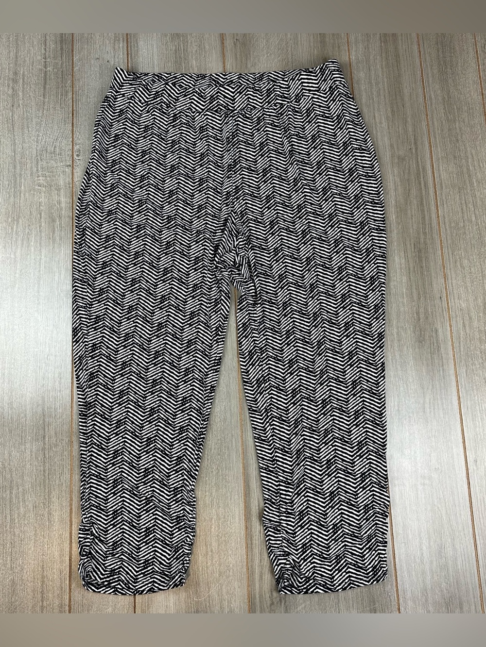 Chicos Skimmer Pull On Pants Size 2 (L/12) Herringbone Zebra Stretch Black White